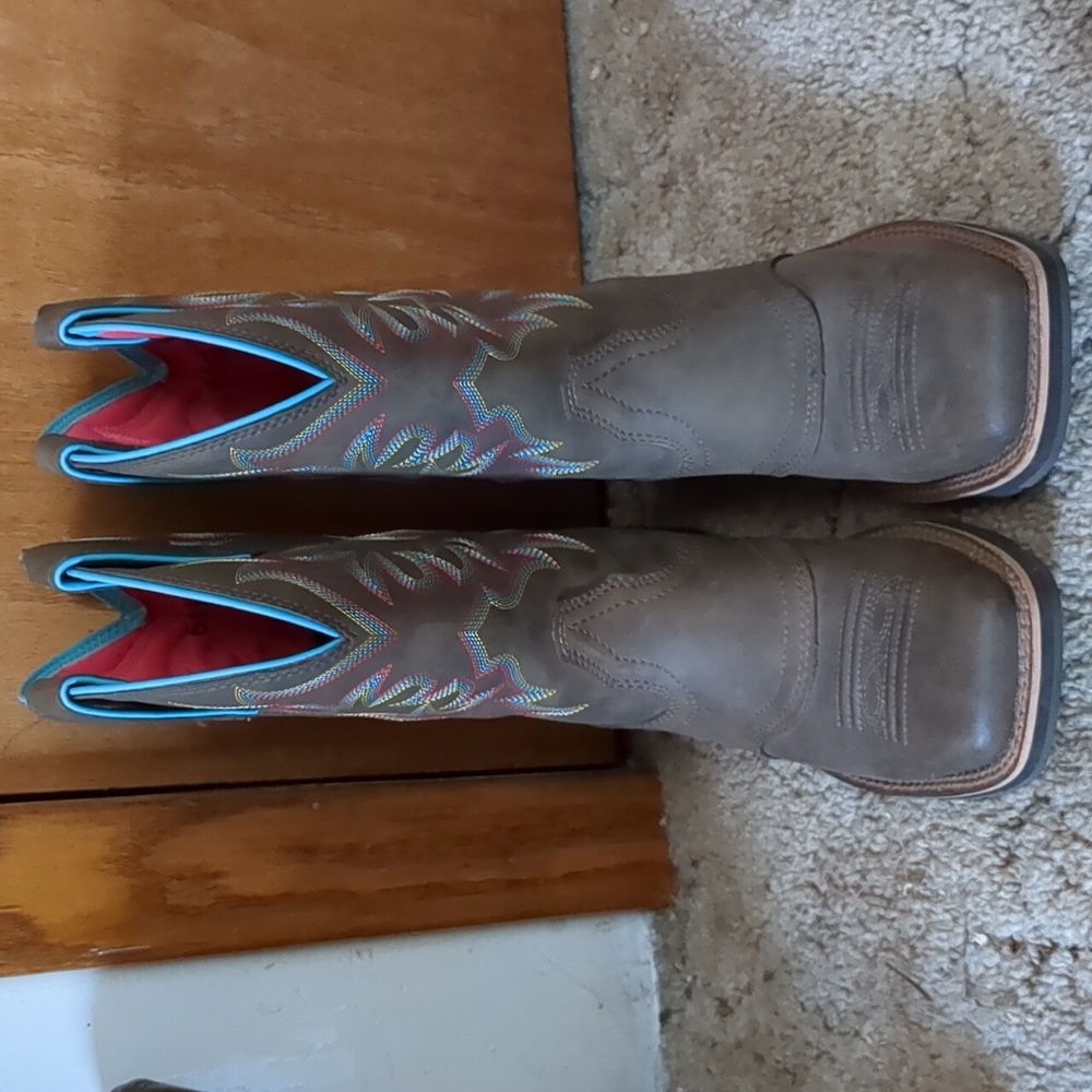 Ariat
